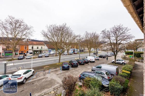 Local professionnel à vendre 124m²