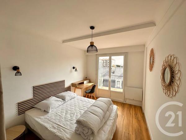 Appartement F4 à vendre  4 pièces - 88,77 m 2   LA ROCHE SUR YON  - 85