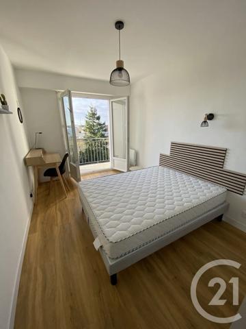 Appartement F4 à vendre  4 pièces - 88,77 m 2   LA ROCHE SUR YON  - 85