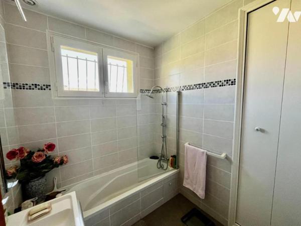 Villa composée de deux appartements BAGNOLS SUR CEZE