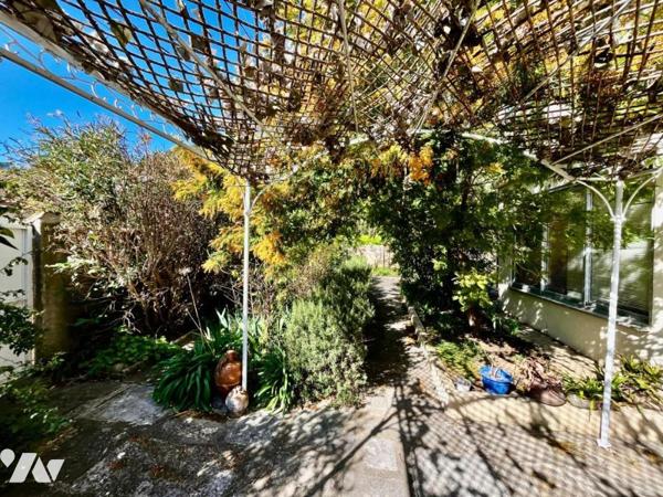 Villa composée de deux appartements BAGNOLS SUR CEZE