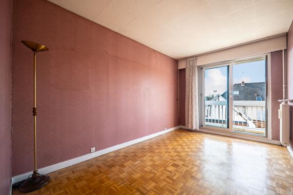 5 pièces 105 m² - double balcon - parking - cave