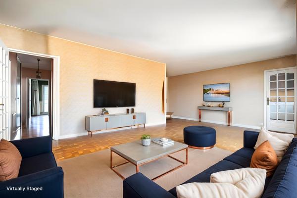 5 pièces 105 m² - double balcon - parking - cave