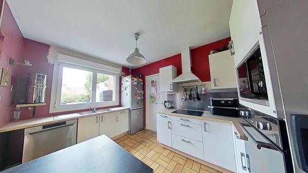 Maison 4 chambres, un bureau et un garage