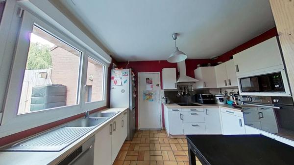 Maison 4 chambres, un bureau et un garage