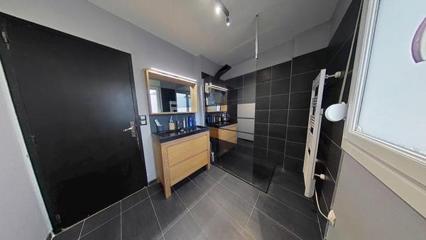 Maison 4 chambres, un bureau et un garage