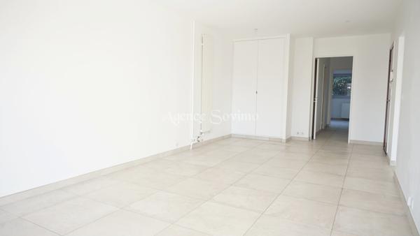 Location annuelle appartement 3 pièces vide Mandelieu-la-Napoule L'orée de L'Islette loué vide dans une réside