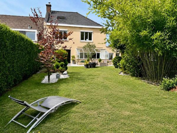 Maison à Tourcoing, 59200 - 6 pièces 180m²
