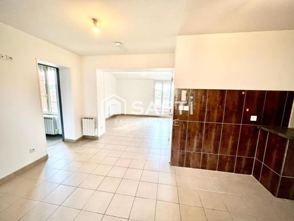 Maison de ville (2 beaux appartements;1 loué); terrasse.