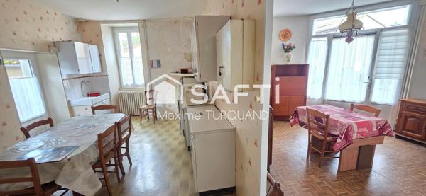 Maison d'habitation à rénover 110m², 3 chambres 730m² de terrain + dépendances.