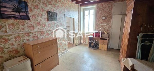 Maison d'habitation à rénover 110m², 3 chambres 730m² de terrain + dépendances.