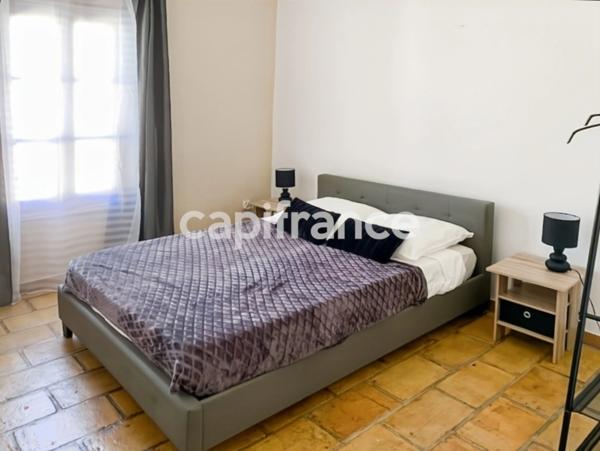 GARD (30) AIGUES-MORTES (30200) à vendre Immeuble mixte de 280 m 2, 1 local commercial 115 m 2 et 3 appartements.