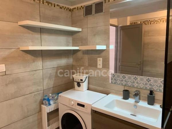 GARD (30) AIGUES-MORTES (30200) à vendre Immeuble mixte de 280 m 2, 1 local commercial 115 m 2 et 3 appartements.