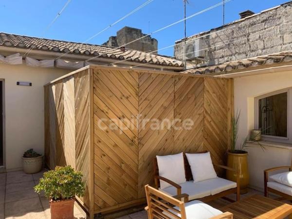 GARD (30) AIGUES-MORTES (30200) à vendre Immeuble mixte de 280 m 2, 1 local commercial 115 m 2 et 3 appartements.
