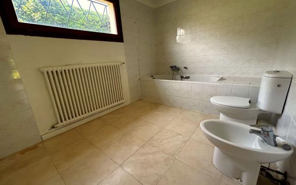 Appartement à vendre    6 pièces • 245,38 m2 Divonne-les-Bains