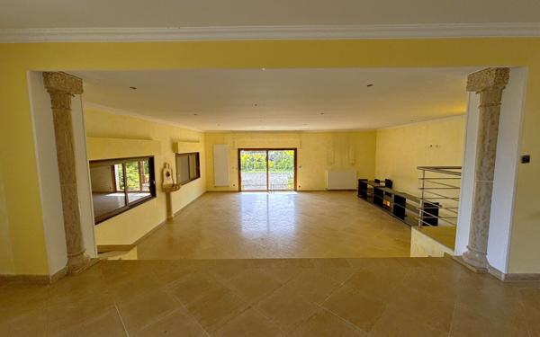 Appartement à vendre    6 pièces • 245,38 m2 Divonne-les-Bains