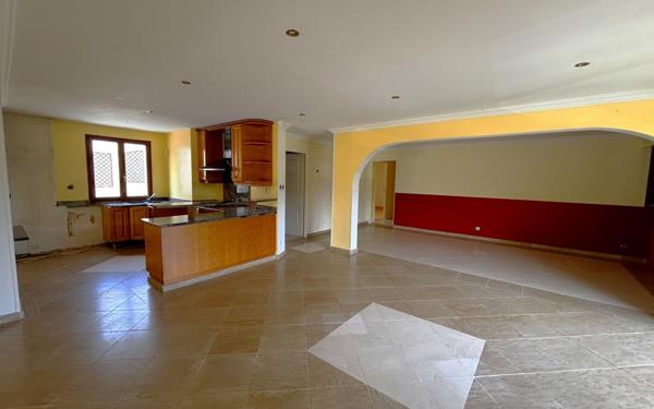 Appartement à vendre    6 pièces • 245,38 m2 Divonne-les-Bains