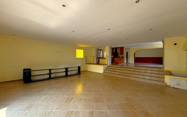 Appartement à vendre    6 pièces • 245,38 m2 Divonne-les-Bains