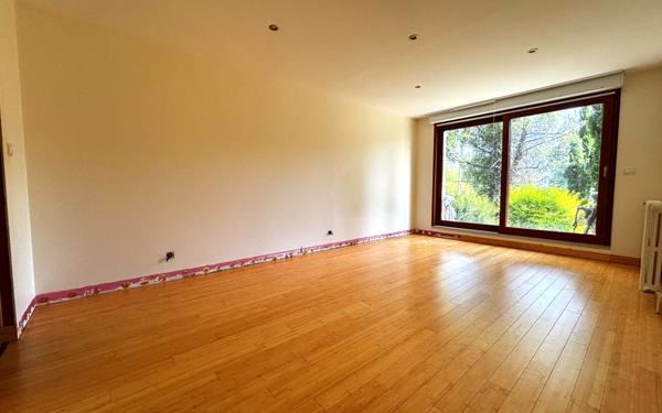 Appartement à vendre    6 pièces • 245,38 m2 Divonne-les-Bains