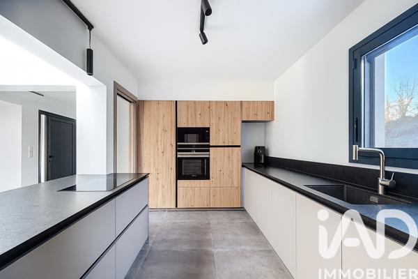 Maison à vendre 5 pièces 181 m² Roquefort-les-Pins