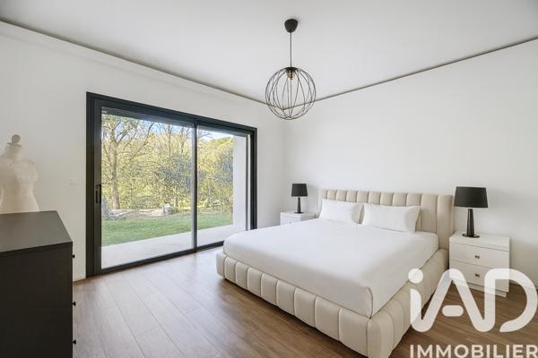Maison à vendre 5 pièces 181 m² Roquefort-les-Pins