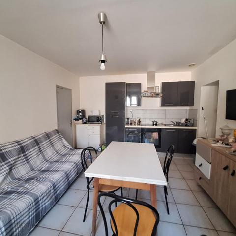 Immeuble 9 appartements , 14 garages et locaux commerciaux