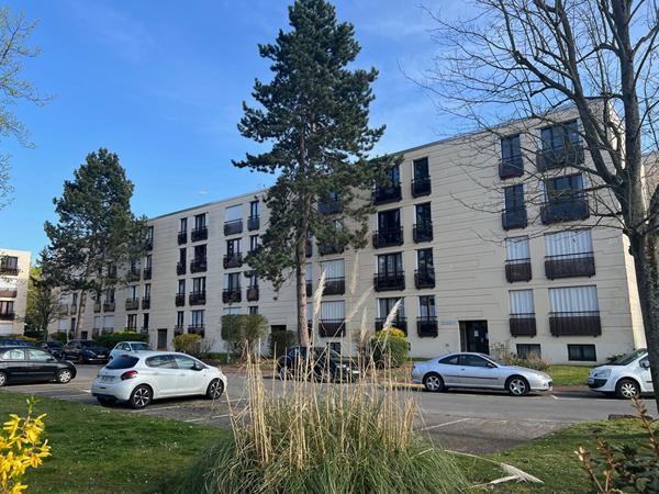 Appartement à vendre sur la commune de L'Isle-Adam, en plein centre-ville - Studio de 35 m²