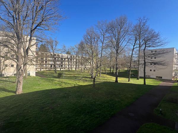 Appartement à vendre sur la commune de L'Isle-Adam, en plein centre-ville - Studio de 35 m²