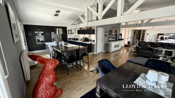Appartement de standing , garage, et terrasse sans vis a vis.