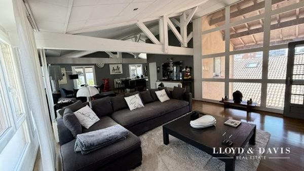 Appartement de standing , garage, et terrasse sans vis a vis.