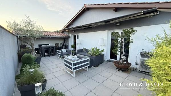Appartement de standing , garage, et terrasse sans vis a vis.