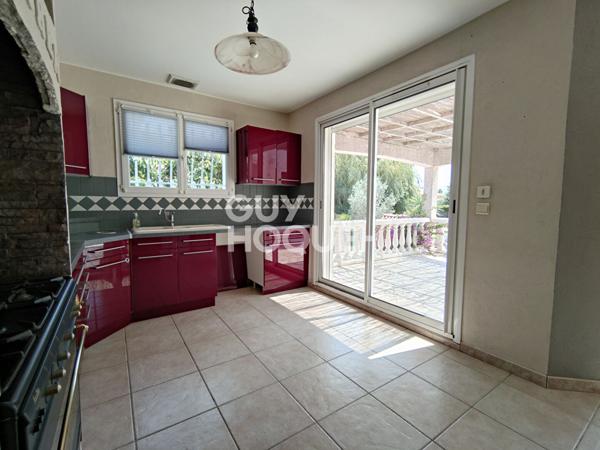 Maison 3 faces T4 de108m2, piscine, terrain 385m2