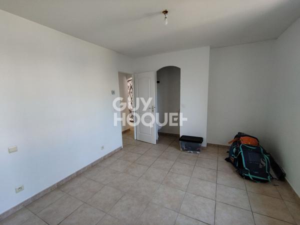 Maison 3 faces T4 de108m2, piscine, terrain 385m2