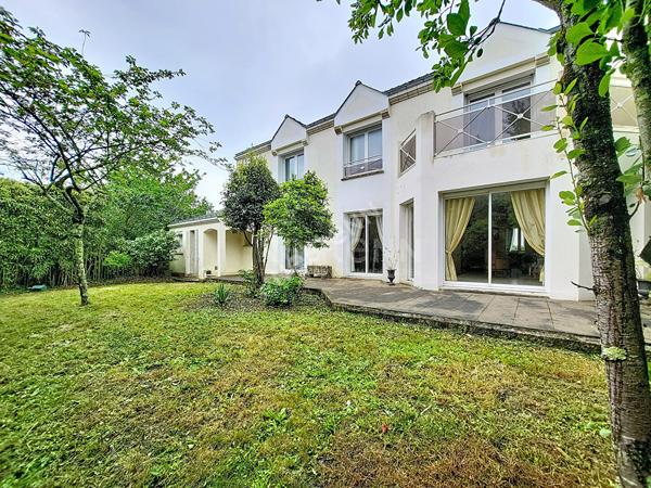 Orvault Petit Chantilly  : En vente ! Maison familiale 5 chambres, 220m² sur 600m² de parcelle construction 1996.