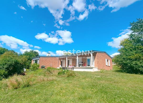 Maison d'architecte 8 pièces, 206 m², située Vernouillet, 600 mètres de la gare SNCF de Dreux