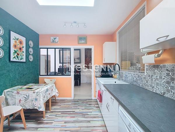 Maison d'architecte 8 pièces, 206 m², située Vernouillet, 600 mètres de la gare SNCF de Dreux