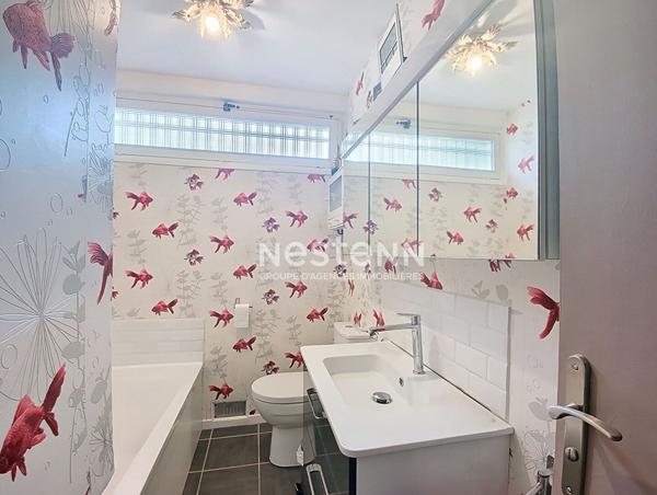 Maison d'architecte 8 pièces, 206 m², située Vernouillet, 600 mètres de la gare SNCF de Dreux