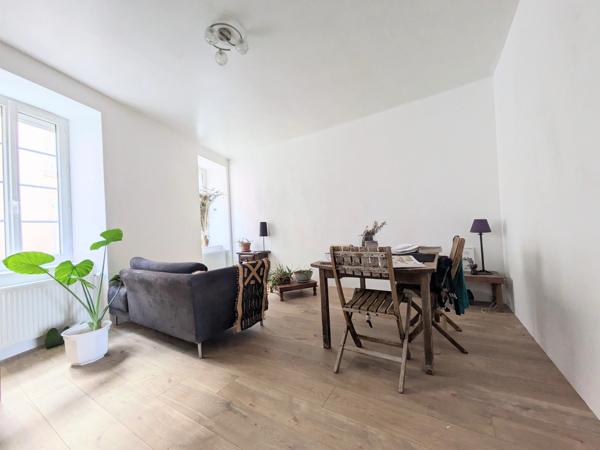MAISON DE VILLE A COTTANCE - 160 m² - SALON ET SEJOUR - 4 CHAMBRES - EXTERIEUR - PUITS