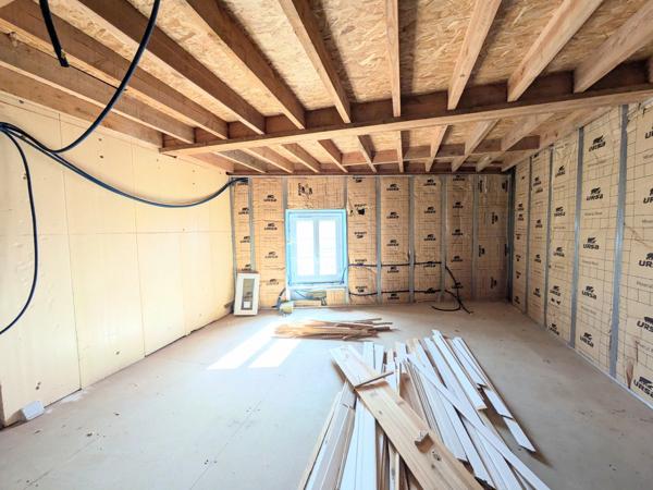 MAISON DE VILLE A COTTANCE - 160 m² - SALON ET SEJOUR - 4 CHAMBRES - EXTERIEUR - PUITS