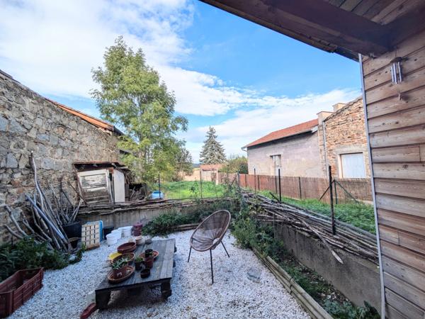 MAISON DE VILLE A COTTANCE - 160 m² - SALON ET SEJOUR - 4 CHAMBRES - EXTERIEUR - PUITS