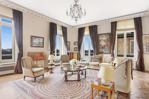 Appartement d'exception rue de Rivoli avec vues époustouflantes