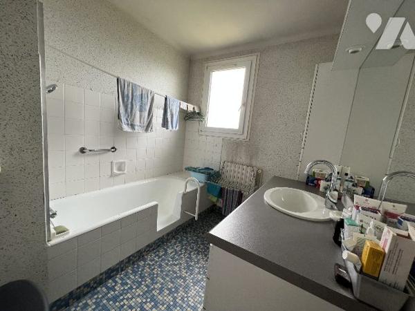 MAISON D'HABITATON A VENDRE
