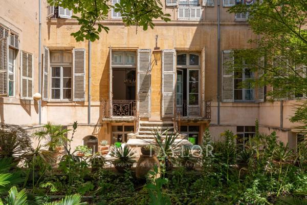 Appartement d'exception avec jardin et piscine au cœur du quartier Mazarin
