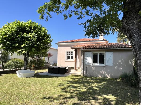 ROYAN - QUARTIER DU PARC - MAISON 4 CHAMBRES AVEC JARDIN - PROCHE PLAGE ET COMMERCES