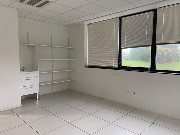 A LOUER BUREAUX  BORD RN 12 -LAMBALLE 22400