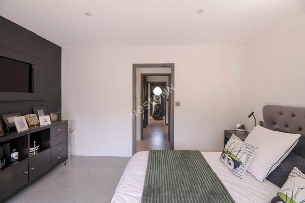EXCLUSIVITÉ, Villa contemporaine de plain-pied de 173 m² habitable près de RENNES, 77 m² de pièce de vie, 4 chambres, volumes exceptionnels, jardin +1000 m² sans vis-à-vis, à proximité de RENNES