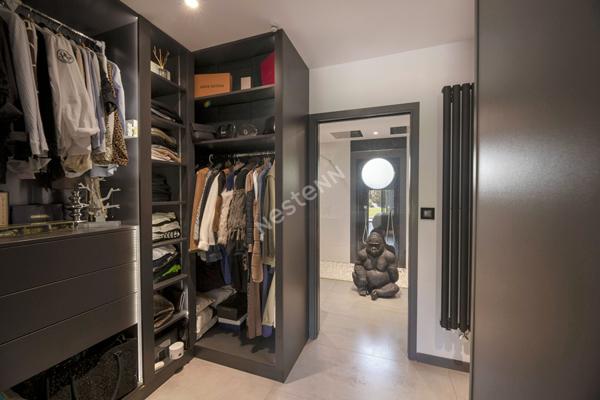 EXCLUSIVITÉ, Villa contemporaine de plain-pied de 173 m² habitable près de RENNES, 77 m² de pièce de vie, 4 chambres, volumes exceptionnels, jardin +1000 m² sans vis-à-vis, à proximité de RENNES