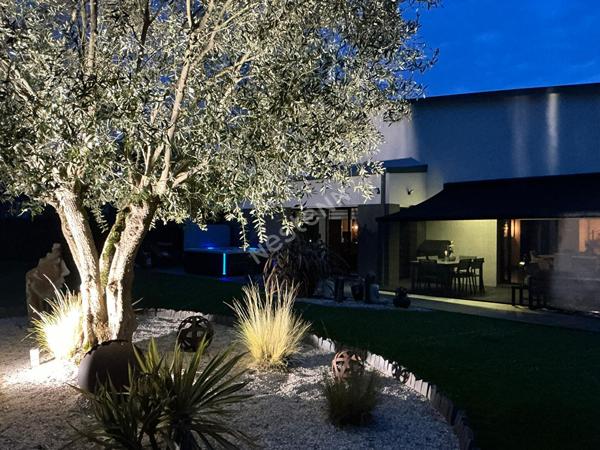 EXCLUSIVITÉ, Villa contemporaine de plain-pied de 173 m² habitable près de RENNES, 77 m² de pièce de vie, 4 chambres, volumes exceptionnels, jardin +1000 m² sans vis-à-vis, à proximité de RENNES