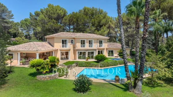 Mougins, superbe néo provençale dans un domaine fermé