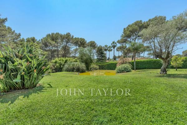Mougins, superbe néo provençale dans un domaine fermé